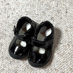 🎁FREE WITH PURCHASE . Size 2 dress shoes